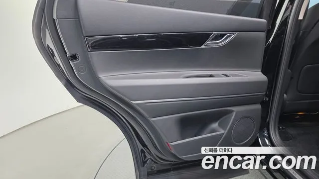 Genesis GV80 2.5T Бензин 2WD — Фото автомобиля 25