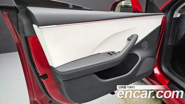 Tesla Model 3 — Фото автомобиля 24