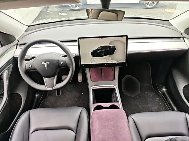 Tesla Model Y — Фото автомобиля 9