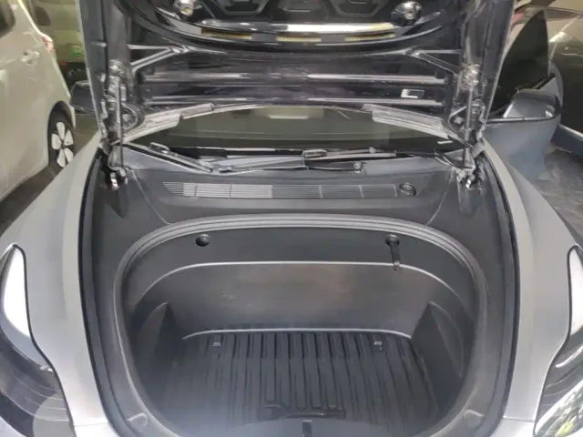 Tesla Model 3 — Фото автомобиля 19
