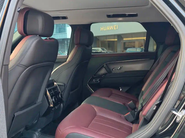 Land Rover Range Rover Sport — Фото автомобиля 9