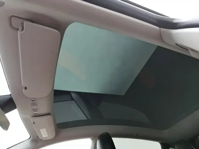 Tesla Model Y — Фото автомобиля 14