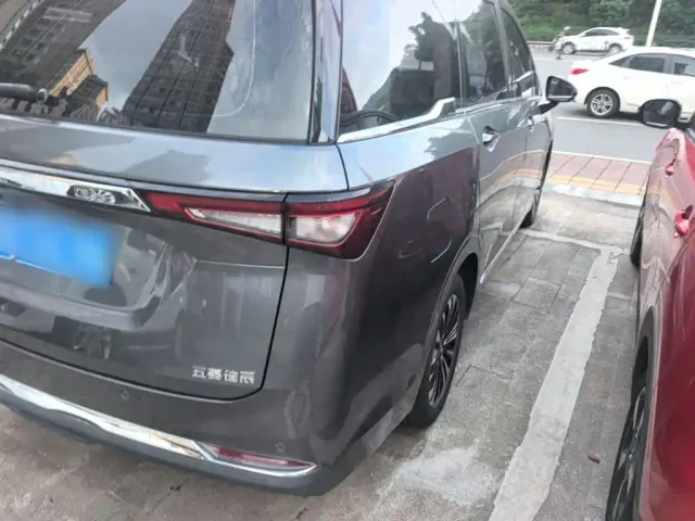 Wuling Jiachen — Фото автомобиля 7