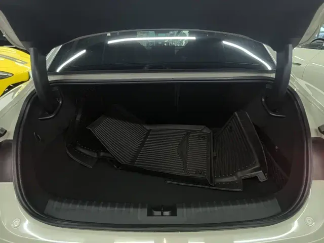 Xiaomi SU7 — Фото автомобиля 18