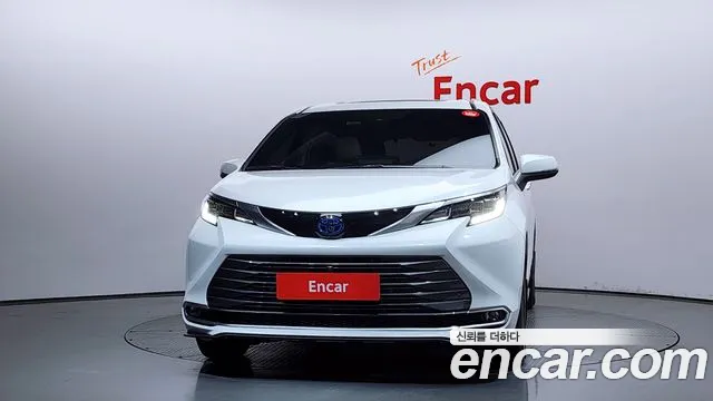 Toyota Sienna — Фото автомобиля 3