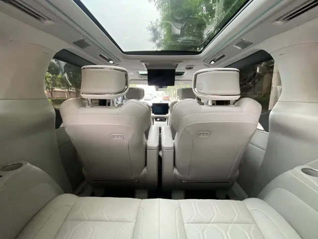 Volvo EM90 — Фото автомобиля 13