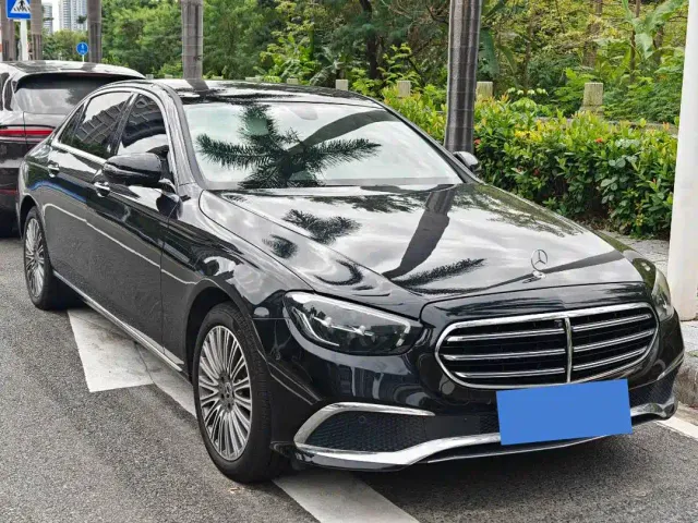 Mercedes-Benz E-Class — Фото автомобиля 3