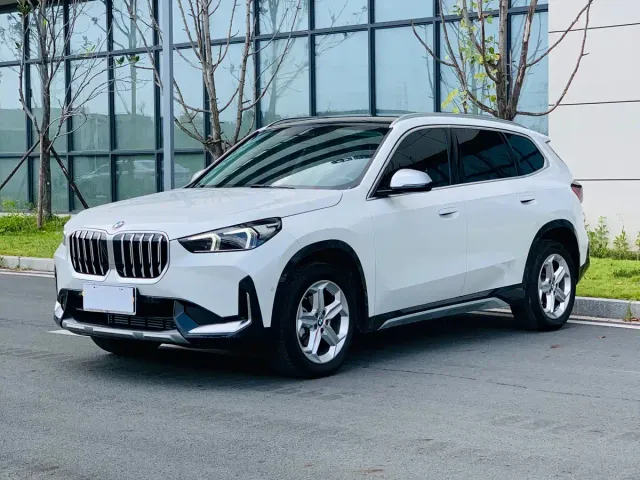 Фотография автомобиля — BMW X1