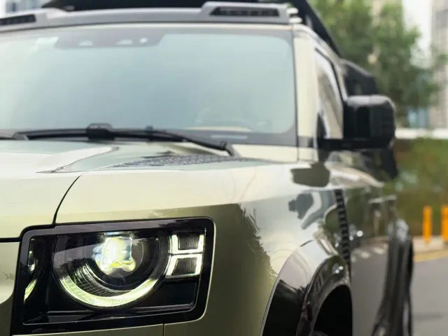 Land Rover Defender — Фото автомобиля 8