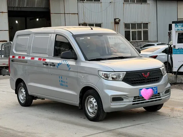 Wuling Hongguang V — Фото автомобиля 3