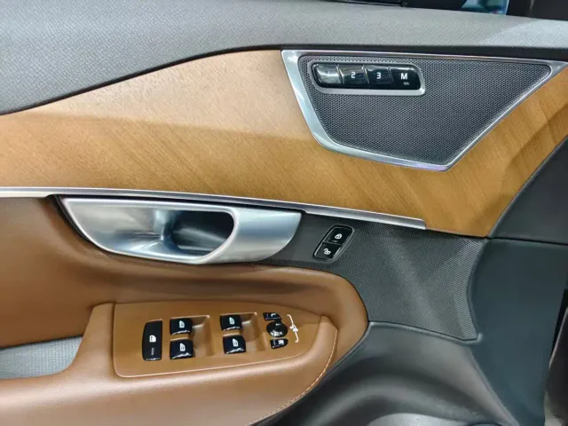 Volvo XC90 — Фото автомобиля 19