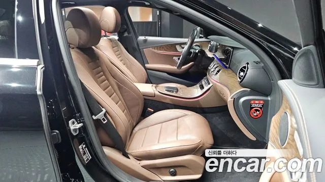 Mercedes-Benz E-Class — Фото автомобиля 11