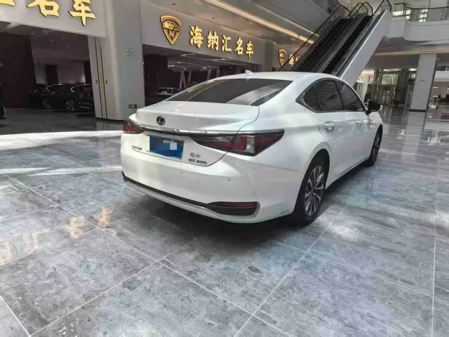 Lexus ES — Фото автомобиля 6