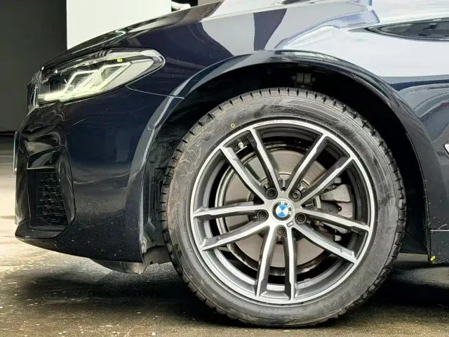 BMW 5 Series — Фото автомобиля 11