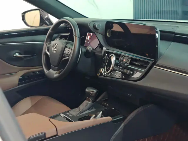 Lexus ES — Фото автомобиля 8