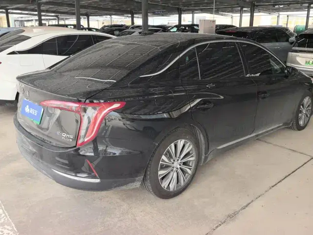 Hongqi E-QM5 — Фото автомобиля 3