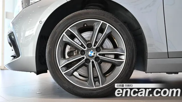 BMW 1 Series F40 — Фото автомобиля 5
