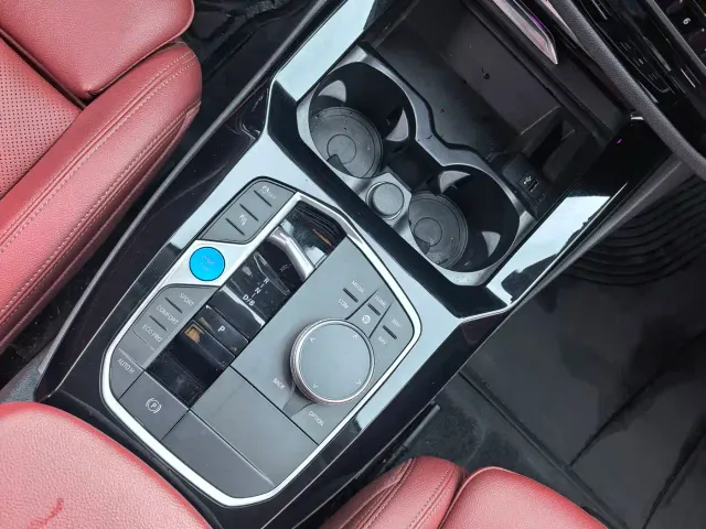 BMW iX3 — Фото автомобиля 10