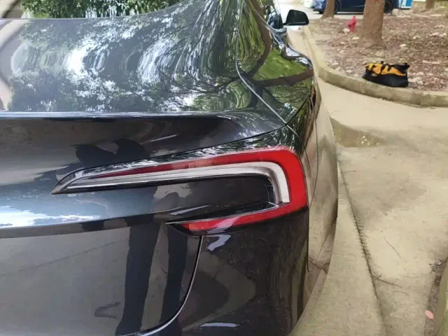 Tesla Model 3 — Фото автомобиля 23