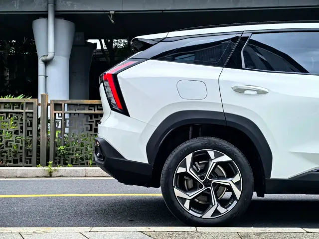 Geely Boyue L — Фото автомобиля 9