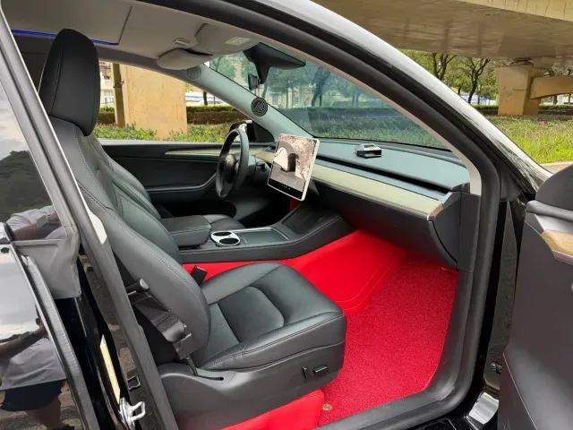 Tesla Model Y — Фото автомобиля 6