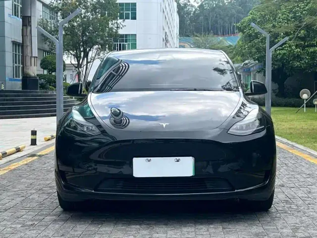 Tesla Model Y — Фото автомобиля 2