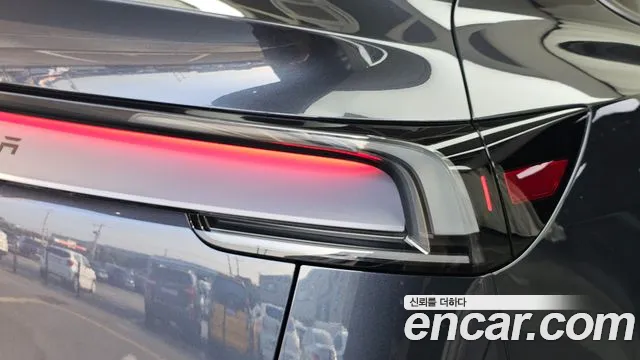 Tesla Model Y — Фото автомобиля 8