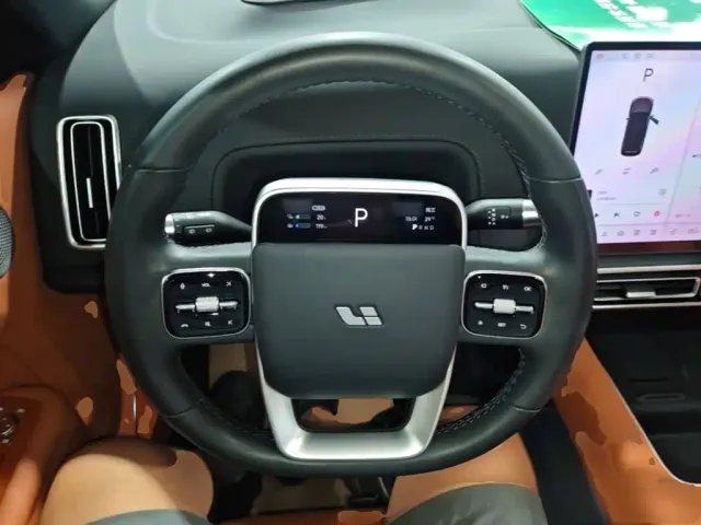 Li Auto L8 — Фото автомобиля 10