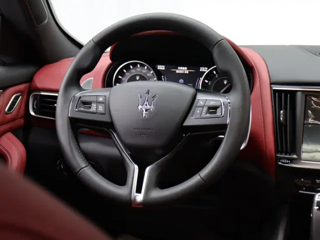 Maserati Levante — Фото автомобиля 10