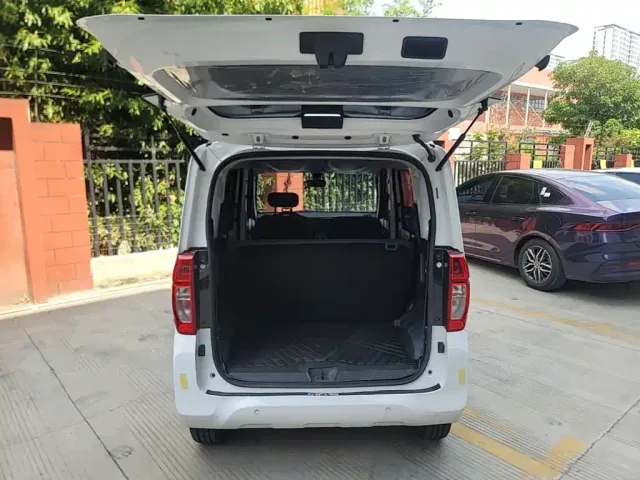 Wuling Zhiguang NEV — Фото автомобиля 18