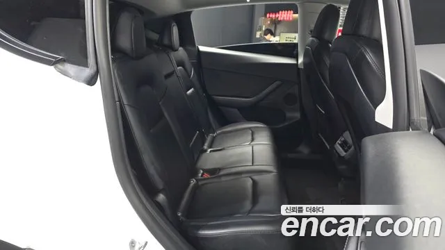Tesla Model Y — Фото автомобиля 11