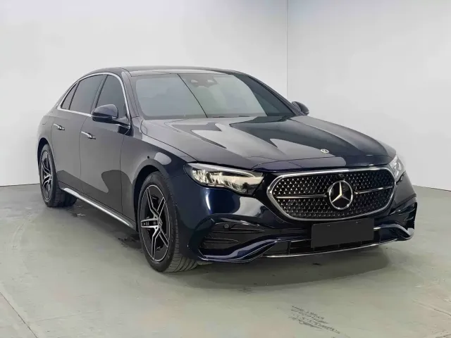 Mercedes-Benz E-Class — Фото автомобиля 3