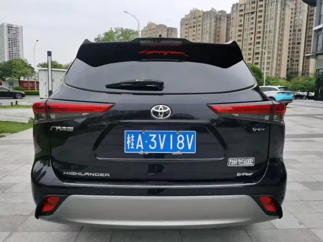 Toyota Highlander — Фото автомобиля 4