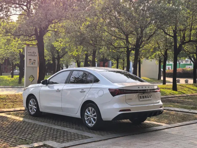 Roewe i5 — Фото автомобиля 6