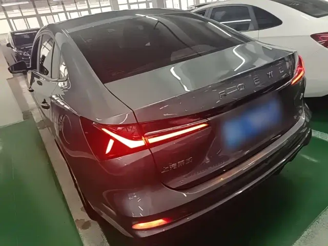 Roewe i5 — Фото автомобиля 4