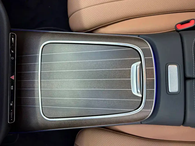Mercedes-Benz E-Class — Фото автомобиля 24