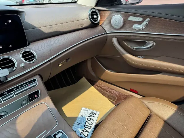 Mercedes-Benz E-Class — Фото автомобиля 9