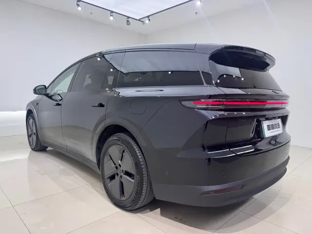 Li Auto i8 — Фото автомобиля 6