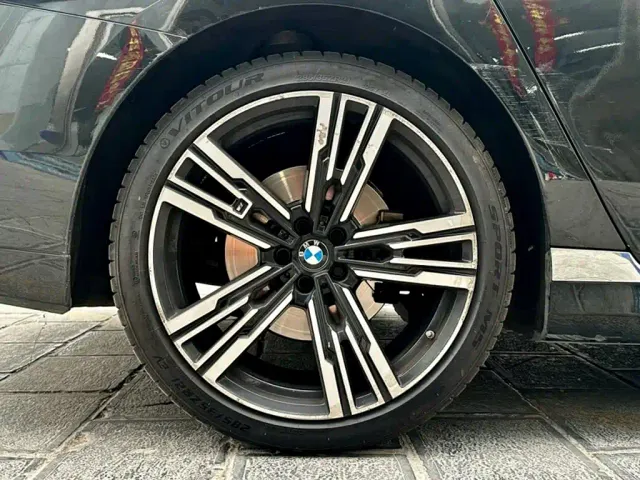 BMW 7 Series — Фото автомобиля 17