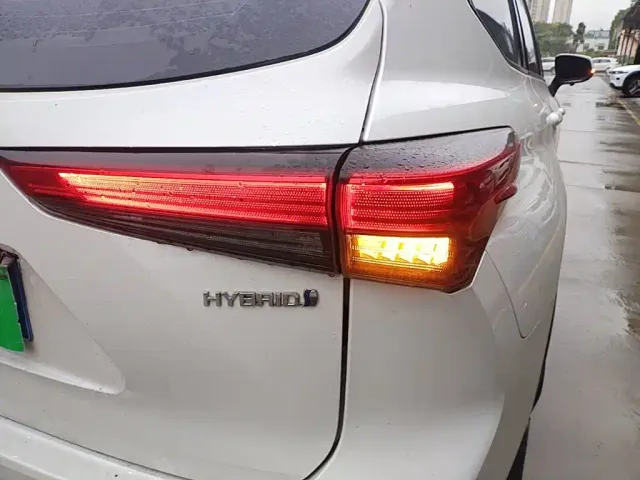 Toyota Crown Kluger — Фото автомобиля 7