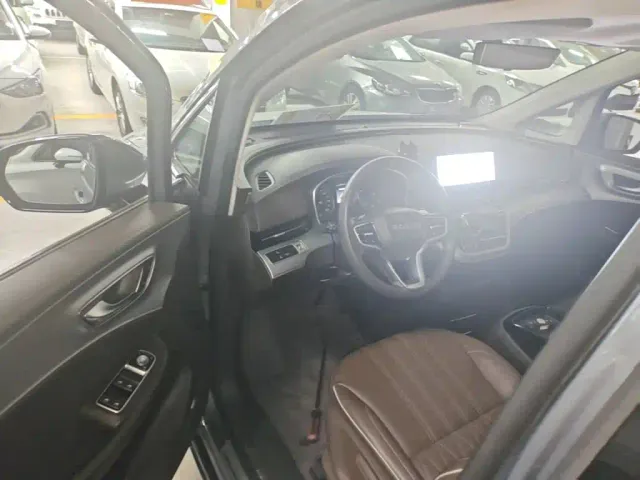 Roewe iMAX8 — Фото автомобиля 15