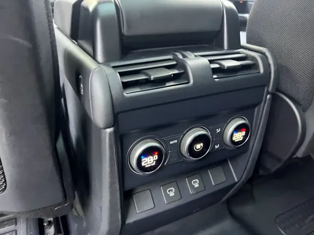 Land Rover Defender — Фото автомобиля 15