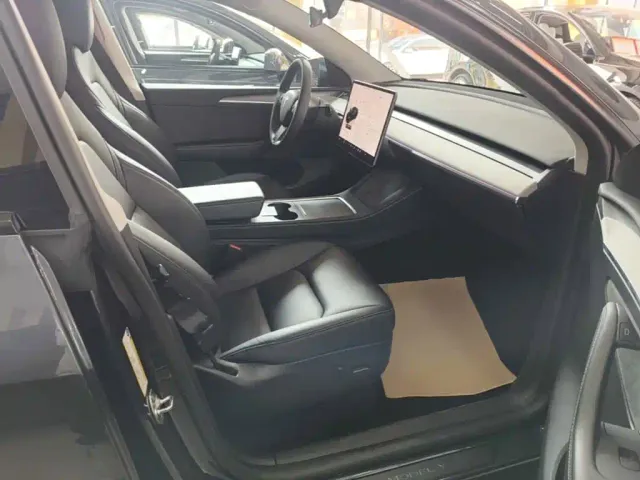 Tesla Model Y — Фото автомобиля 24