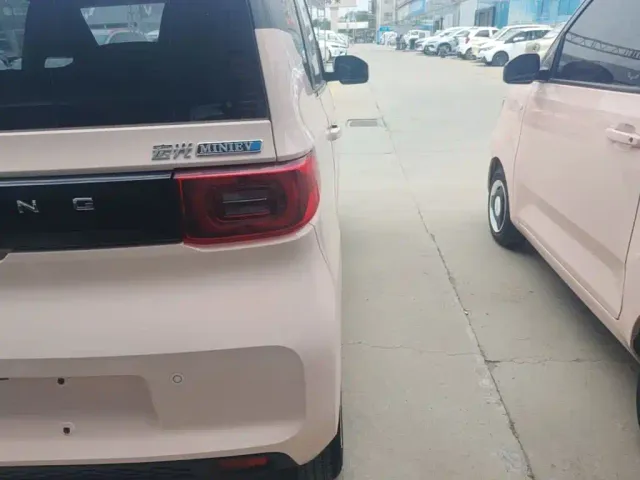 Wuling Hongguang Mini EV — Фото автомобиля 7
