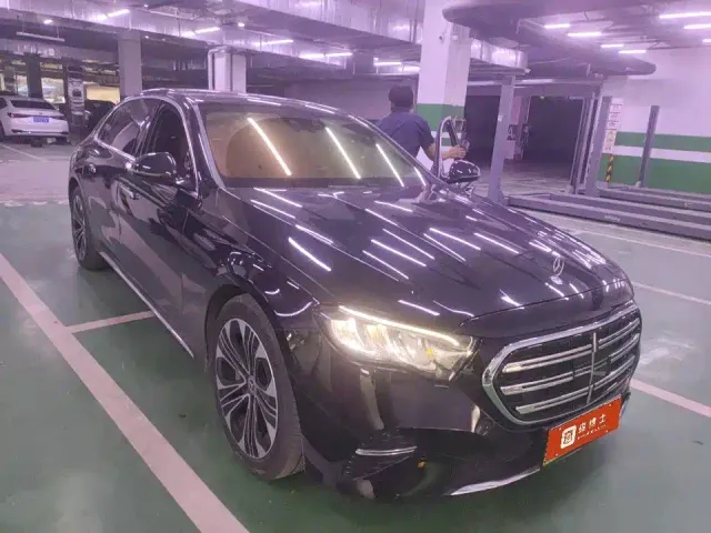 Mercedes-Benz E-Class — Фото автомобиля 4