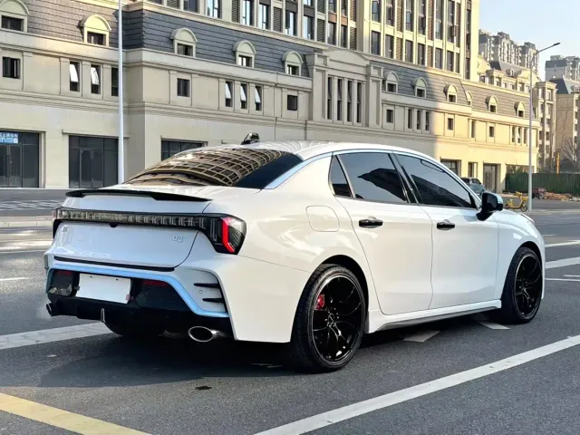 Lynk & Co 03 — Фото автомобиля 9