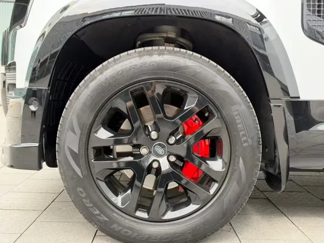 Land Rover Defender — Фото автомобиля 16