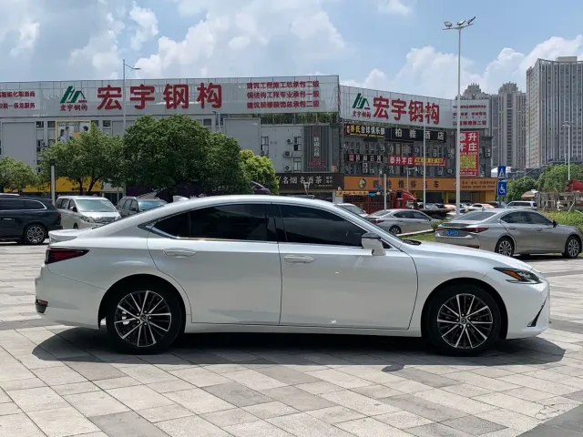 Lexus ES — Фото автомобиля 6