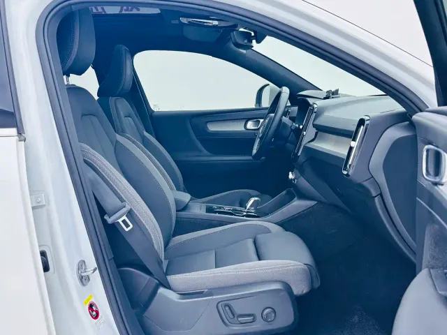 Volvo XC40 — Фото автомобиля 15
