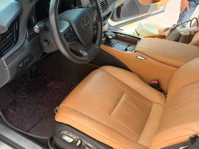 Lexus LS — Фото автомобиля 3
